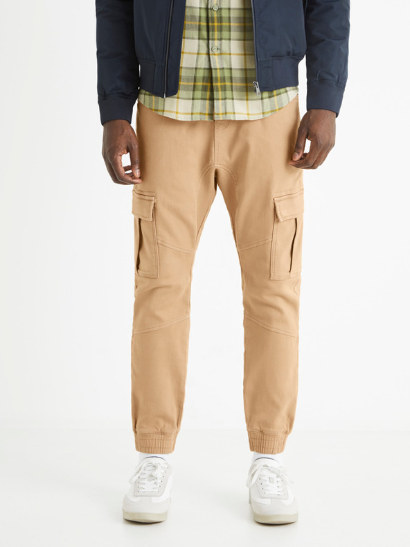 Celio Pantaloni bărbați bej cu buzunare Celio Cargo