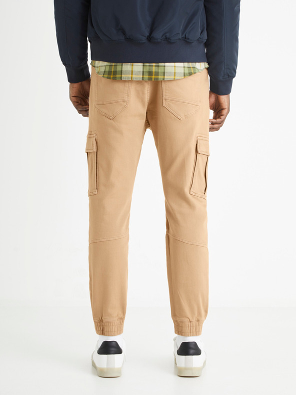 Celio Pantaloni bărbați bej cu buzunare Celio Cargo