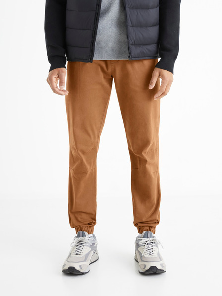 Celio Pantaloni maro pentru bărbați Celio