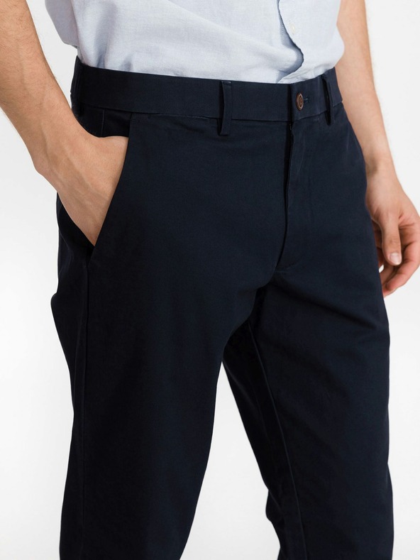 GAP Pantaloni modern khaki in straight fit GapFlex GAP