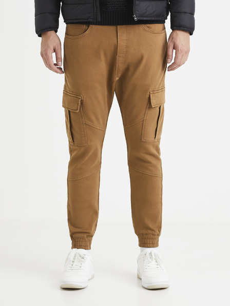 Celio Pantaloni de bărbați maro cu buzunare Celio Vokit