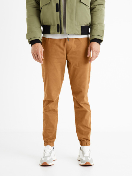 Celio Pantaloni maro pentru bărbați Celio Voyage