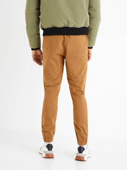 Celio Pantaloni maro pentru bărbați Celio Voyage