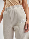 GAP Pantaloni de trening cu logo GAP