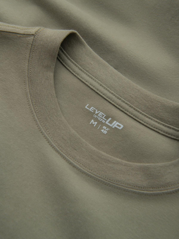 Ombre Clothing Tricou bărbătesc din bumbac LOOSE FIT cu mânecă lungă și gât rotund - kaki V4 OM-LSBC-0129 Ombre Clothing