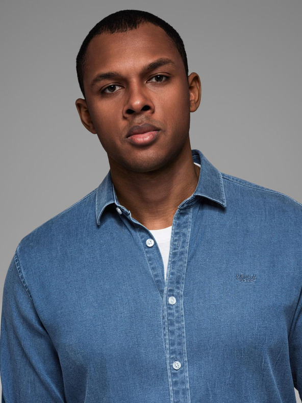 Ombre Clothing Cămașă bărbătească din denim cu lyocell și broderie pe piept - albastru Ombre Clothing